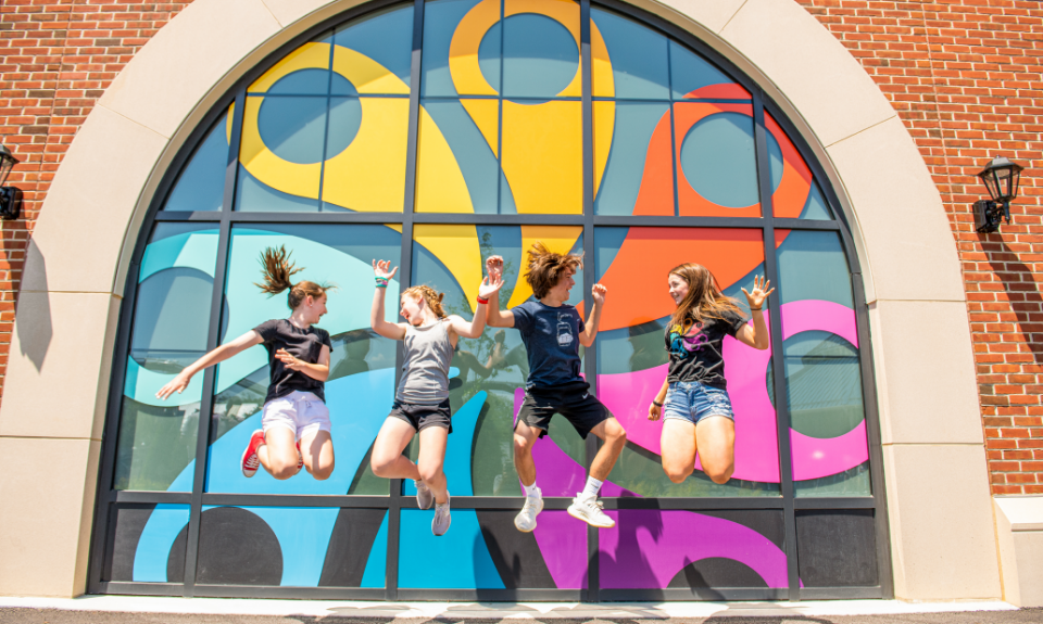 girls-jumping-in-front-of-hersheypark-pinwheel.png