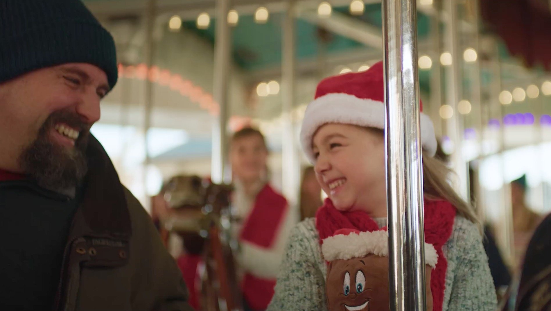 father-daughter-carousel-christmas-candylane-hersheypark.jpg