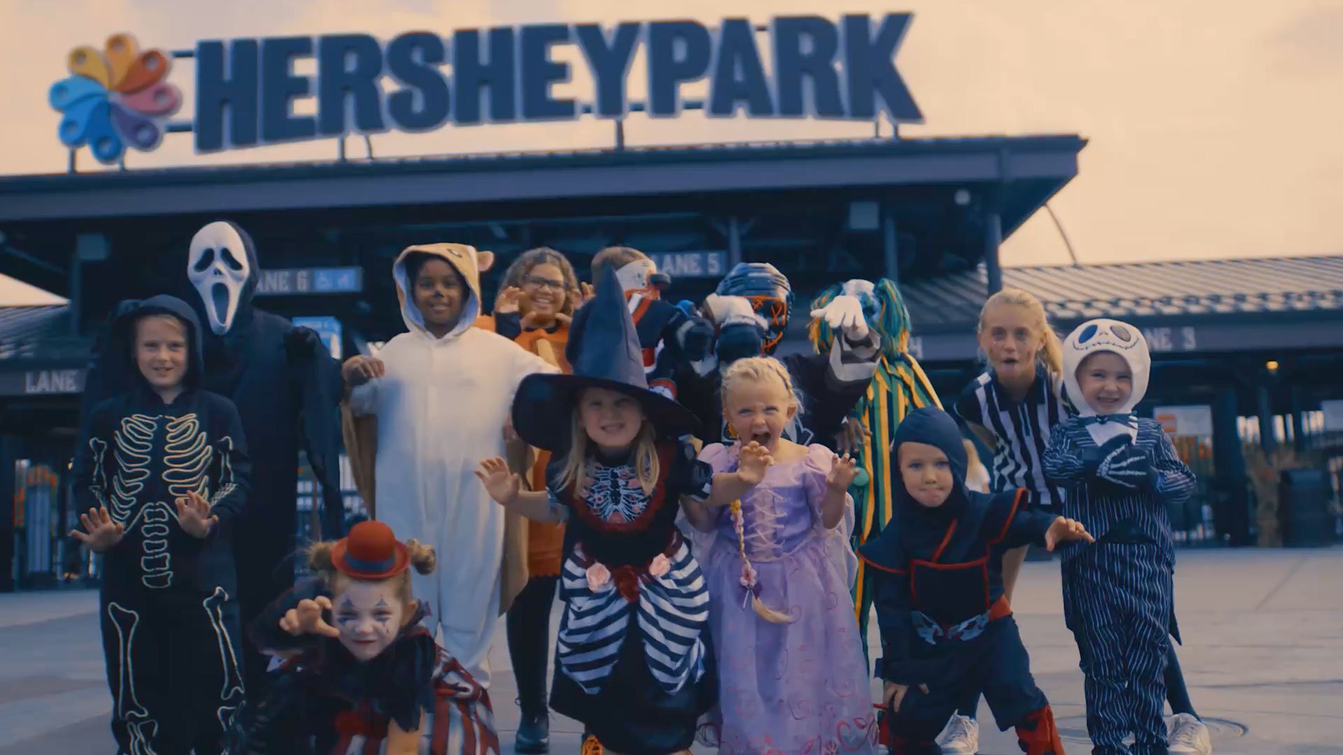 kids-dressed-for-halloween-hersheypark.jpg