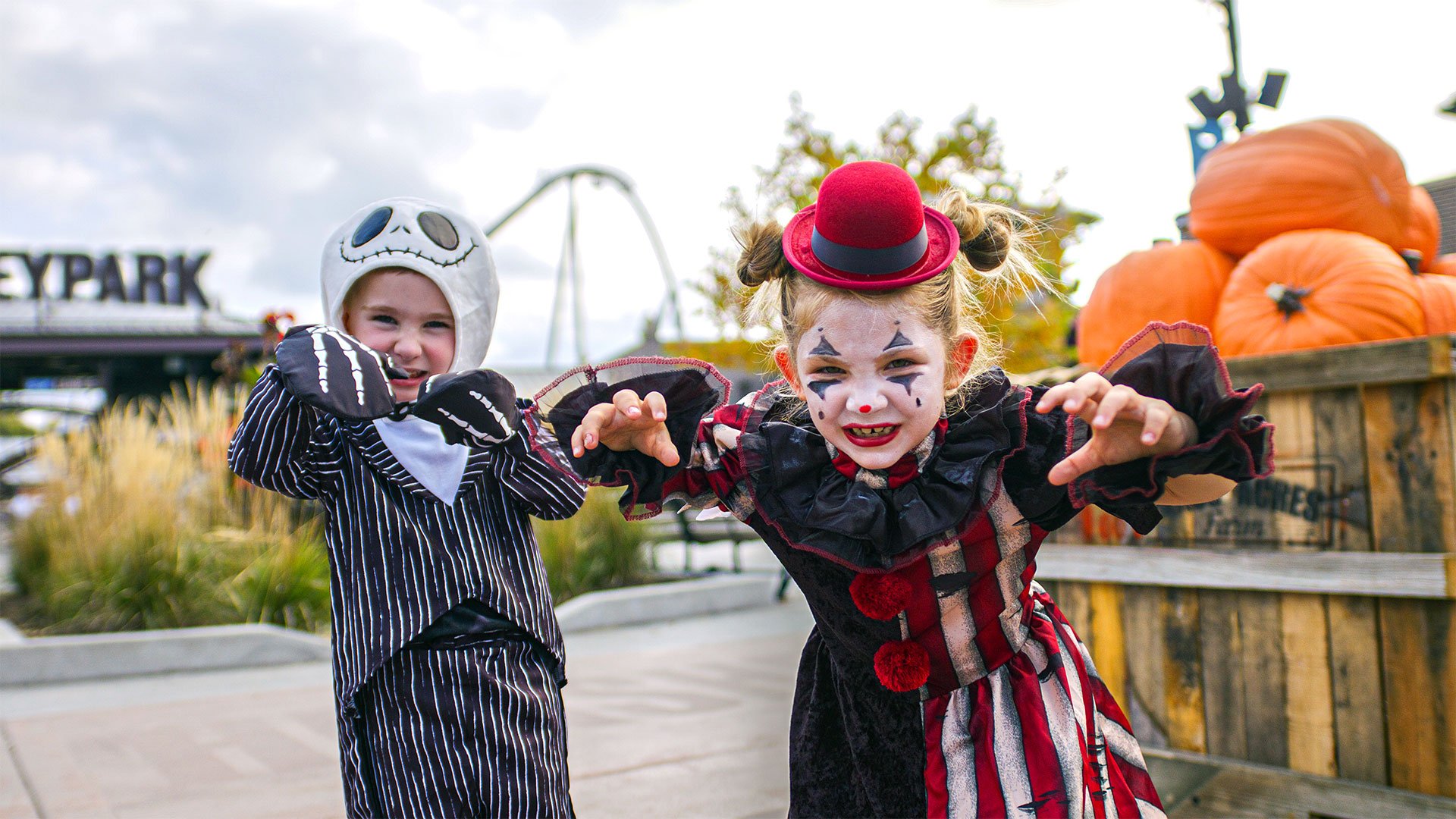 kids-in-halloween-costumes-hersheypark.jpg