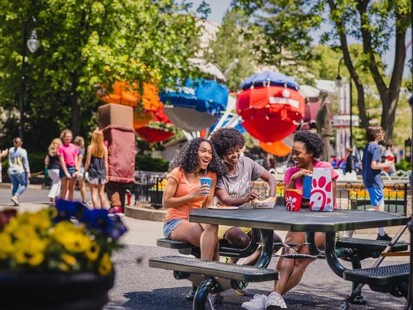 family_sitting_bench_eating.jpg