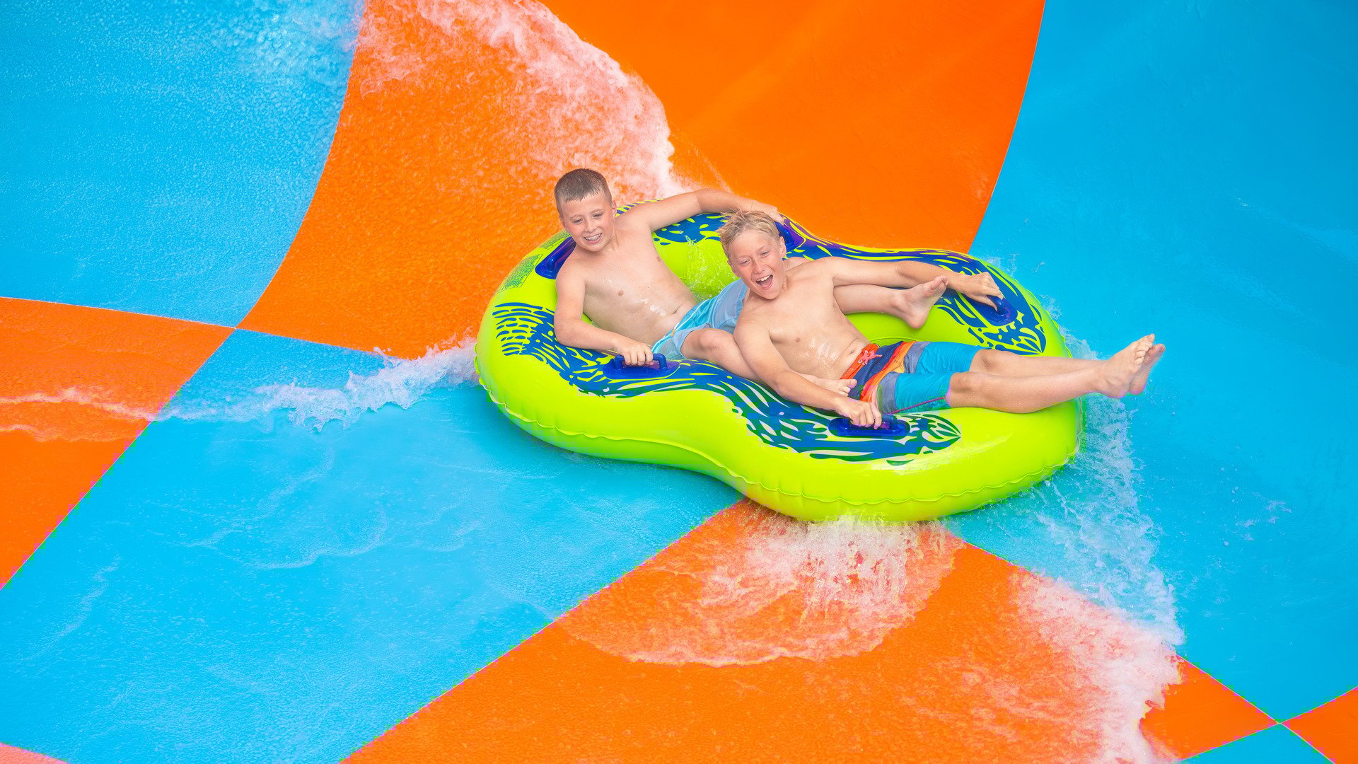 two-boys-riding-coastline-plunge-at-hersheypark.jpg