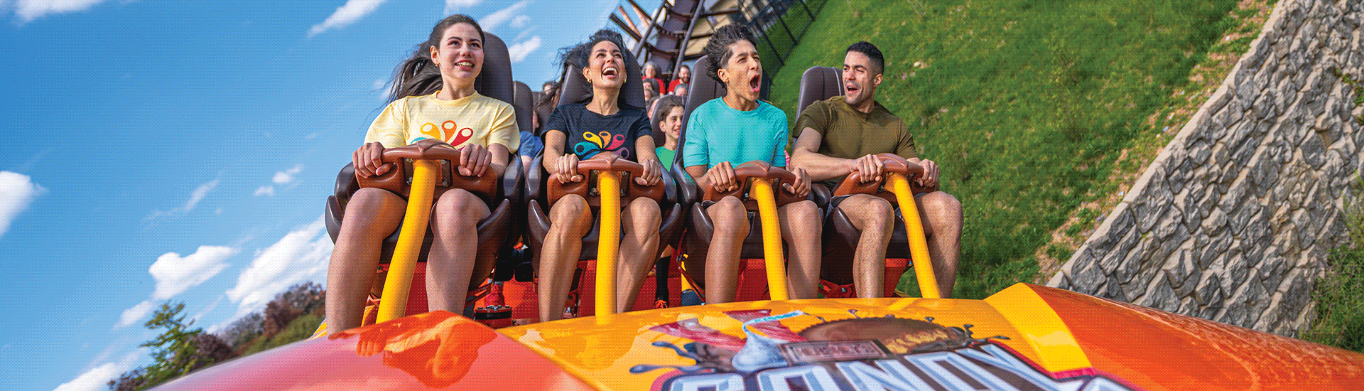 rotating-images-of-hersheypark-experiences.gif