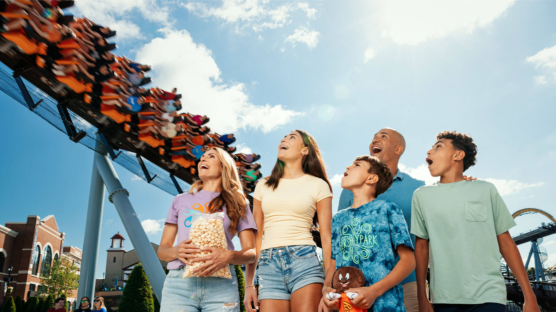 family-in-awe-of-hersheypark-hero_v002.jpg
