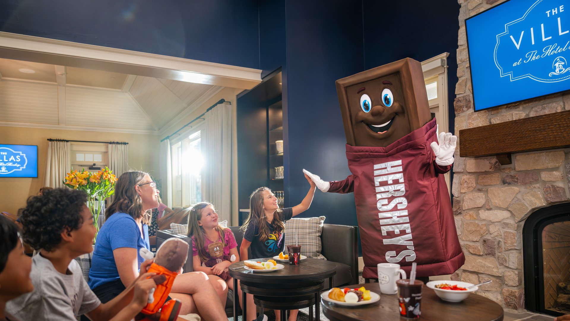 guests-in-villas-concierge-lounge-at-the-hotel-hershey.jpg