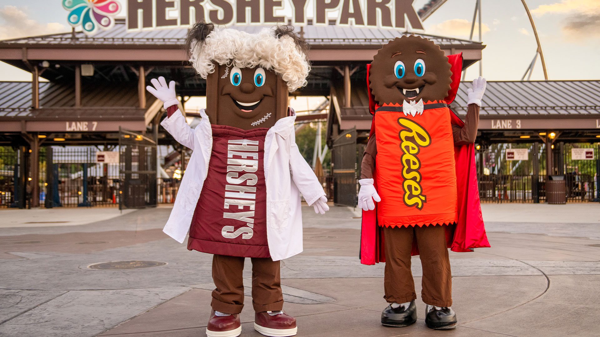 hersheypark-characters-in-costumes-halloween.jpg
