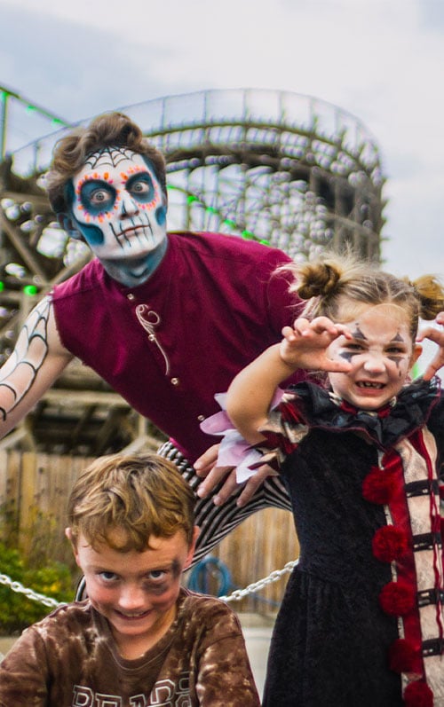 kids-in-costume-at-hersheypark-halloween.jpg