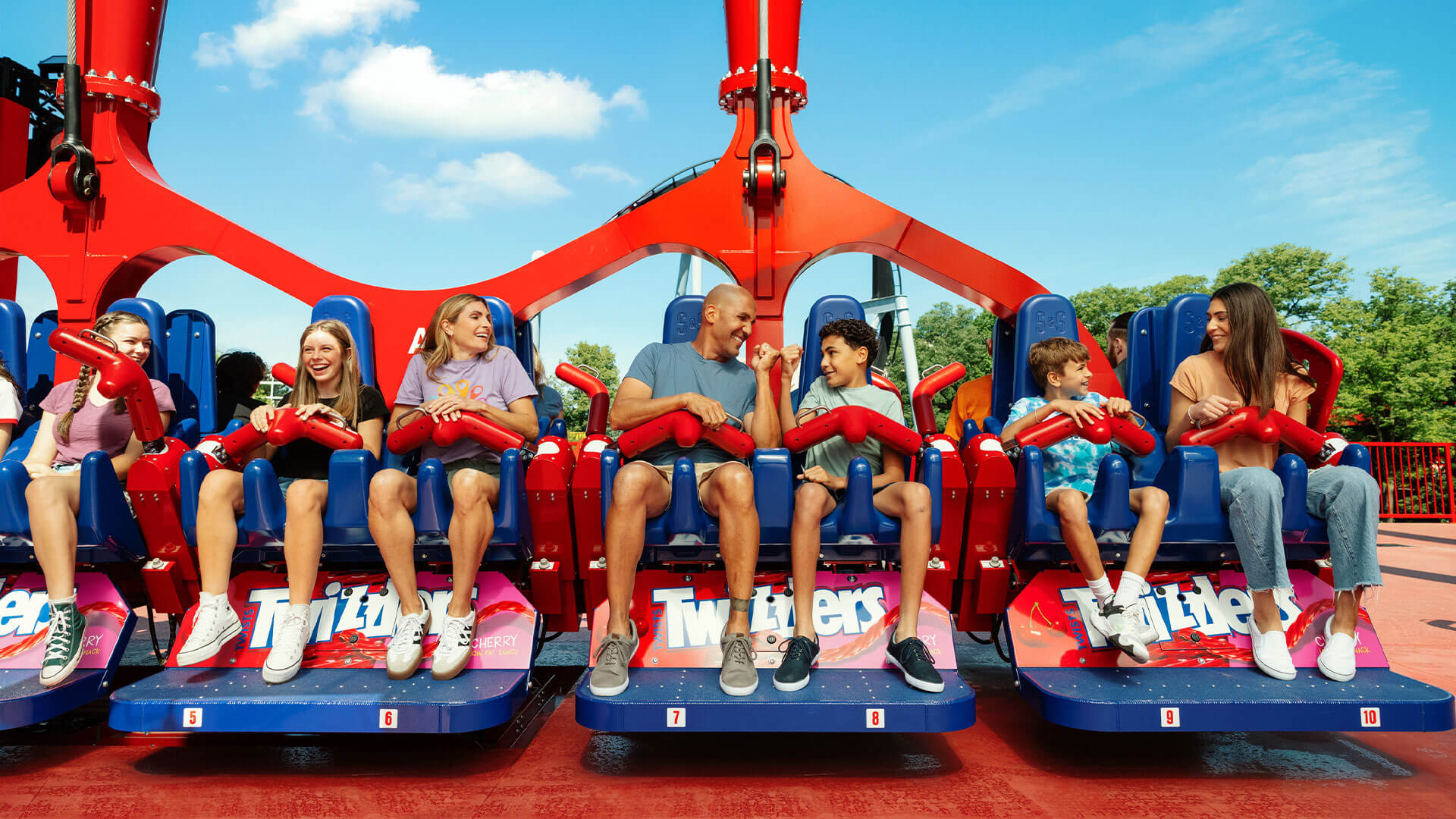 guests-awaiting-lift-off-on-twizzlers-twisted-gravity_v001.jpg