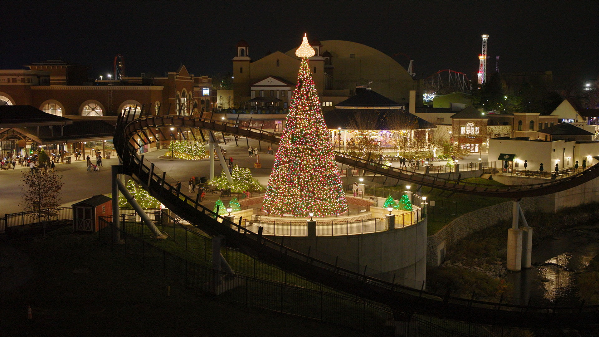 aerial-view-of-kissmas-tree-hersheypark.jpg
