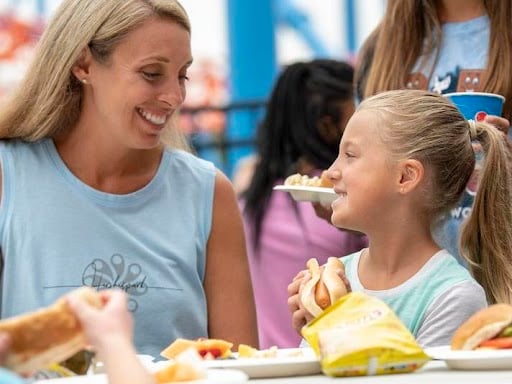 little_girl_mom_picnic.jpg
