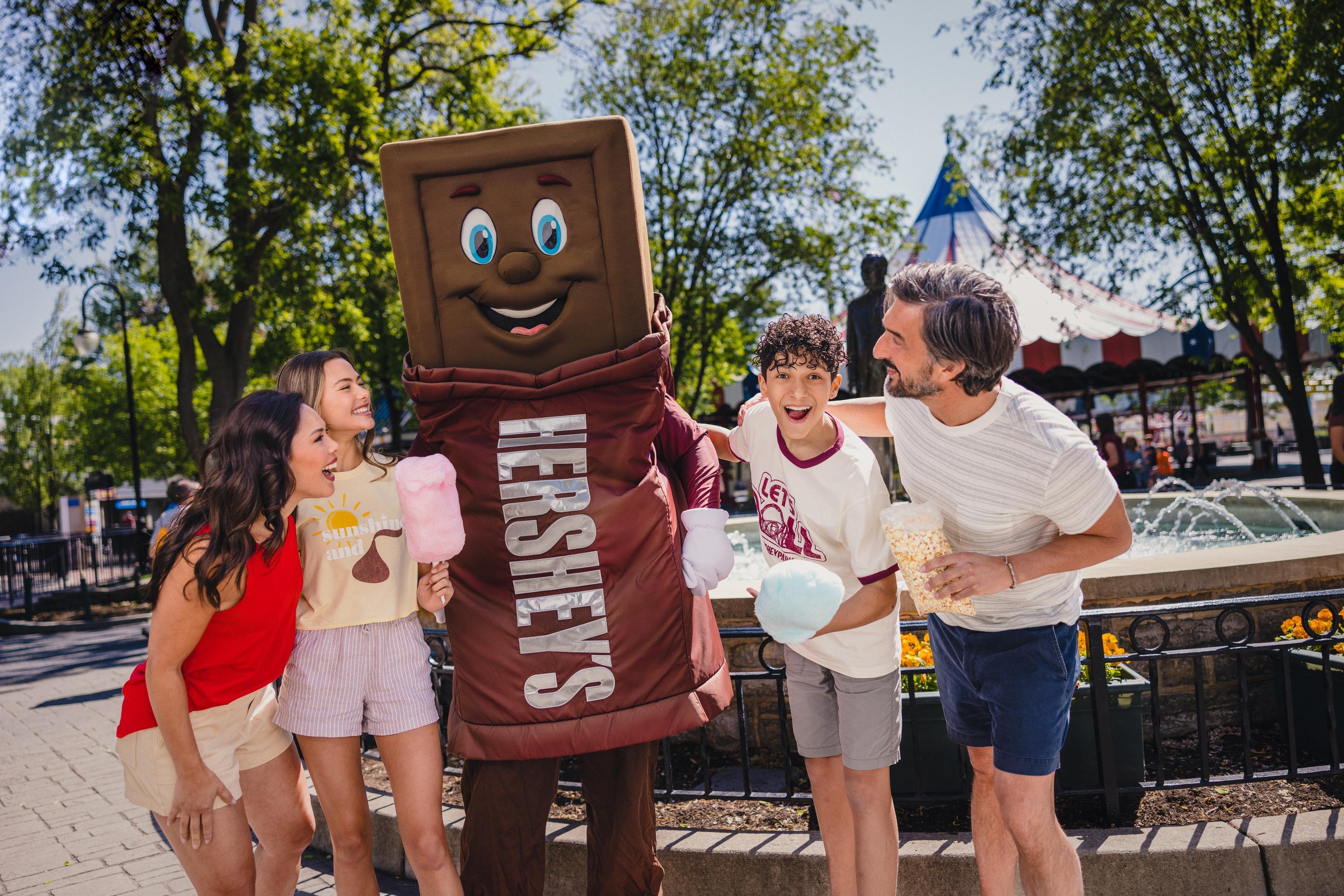 23.HP.Family.Hershey-Bar-Character.Fountain.Food.2.jpg