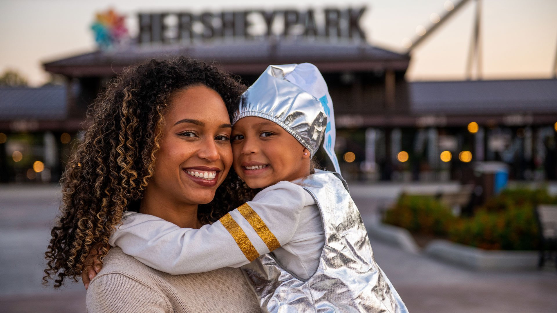 mother-and-child-at-hersheypark-during-hersheypark-halloween.jpg