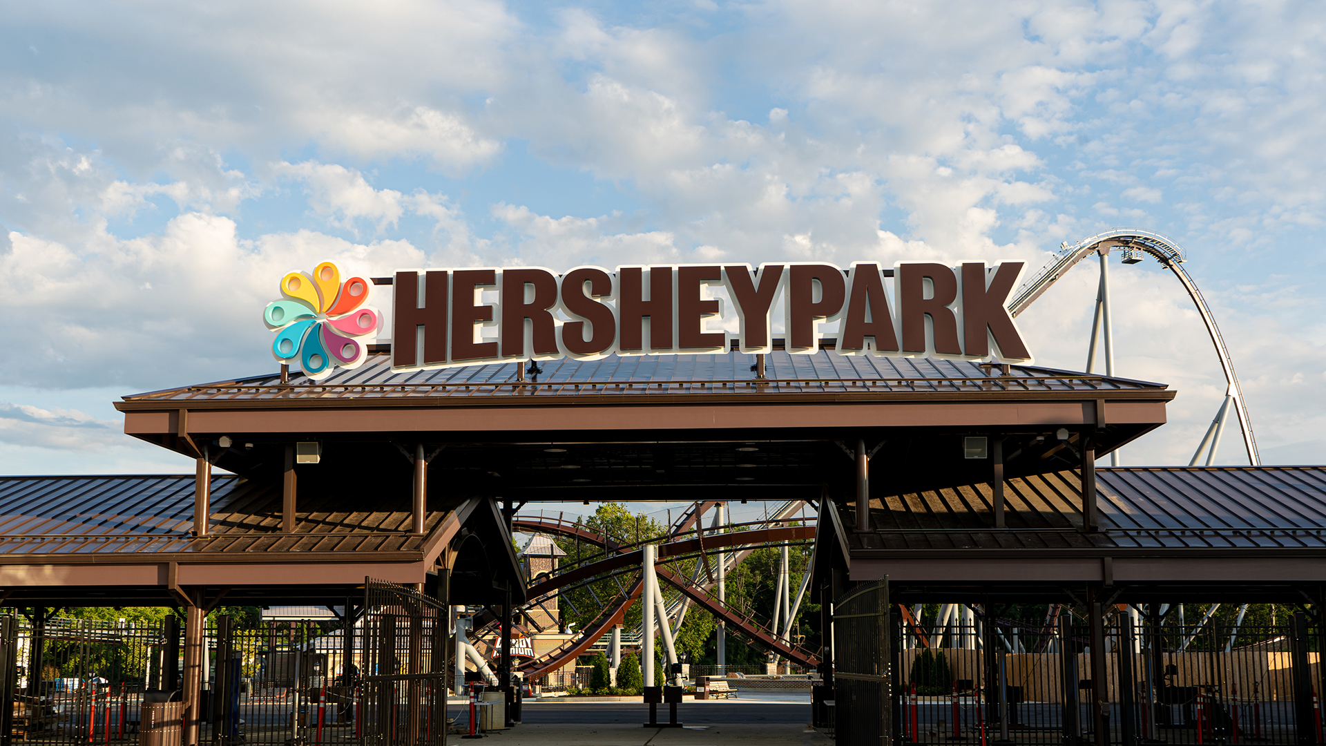 hersheypark-front-gate.png