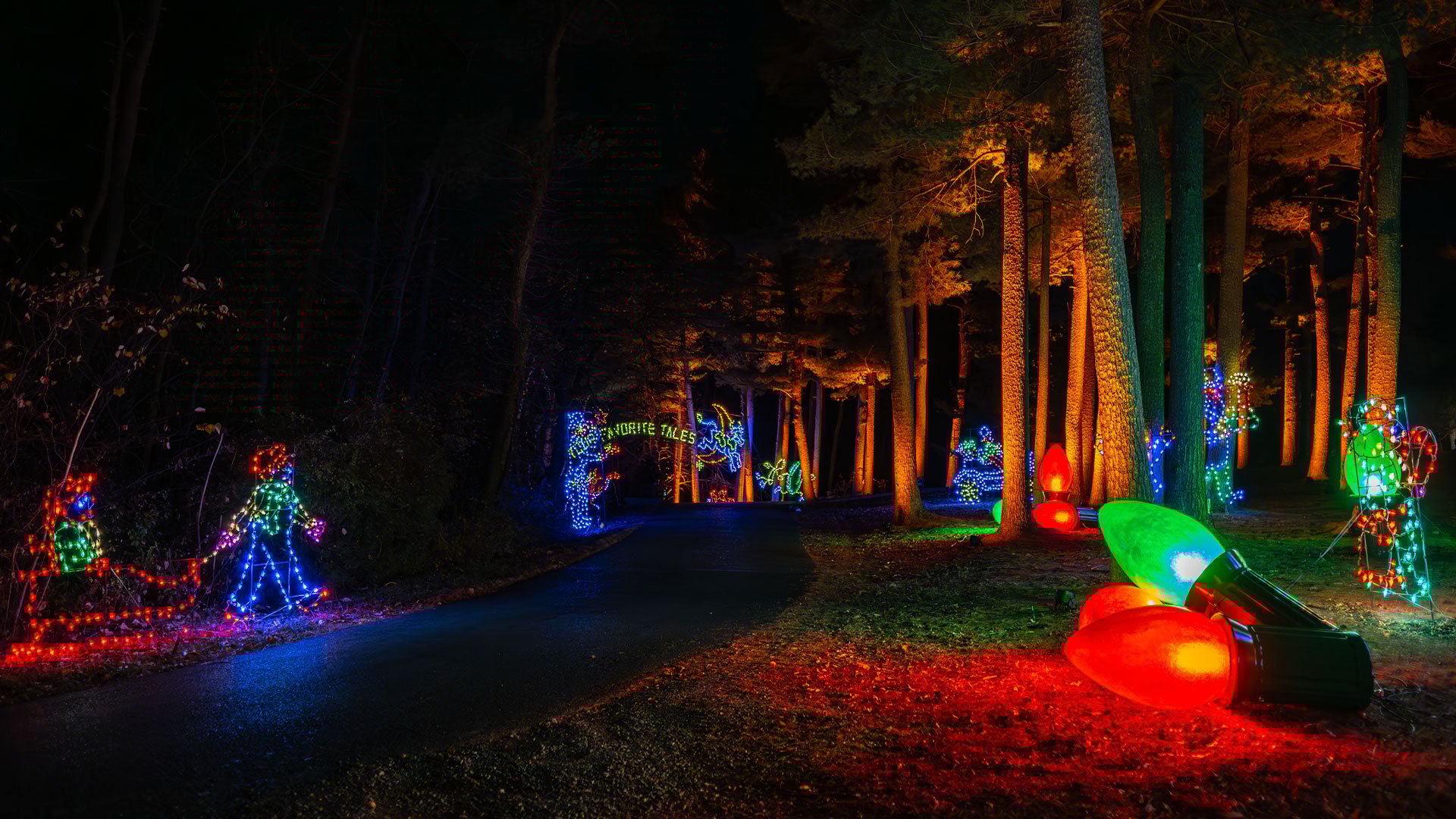 christmas-candylane-lights-at-hersheypark.jpg