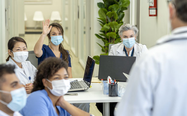 large card/pls_staged_approach_critical_acute_care_orientation_case_study