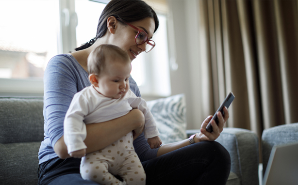 large card/cht_texting_vaccine_rates0425