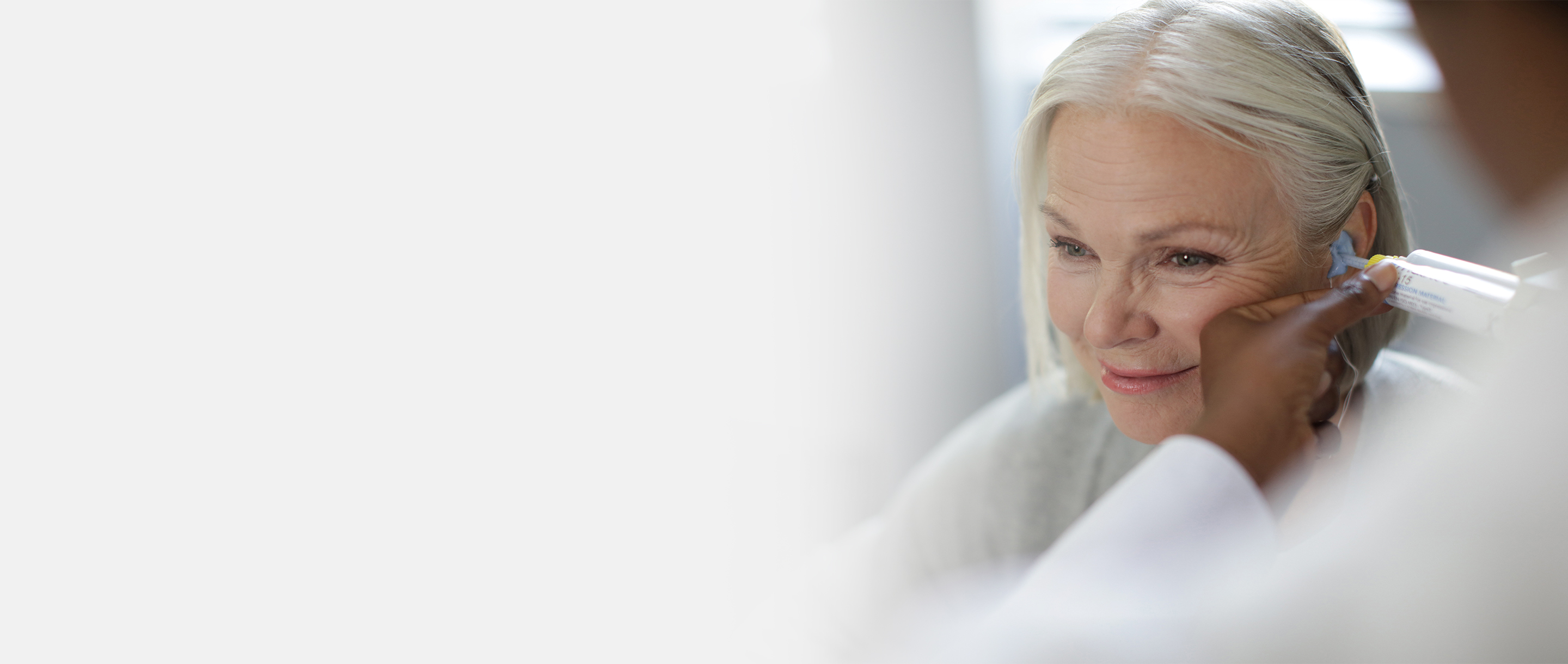 StarkeyProUK/hero-earmoulds-wbst2892-desktop