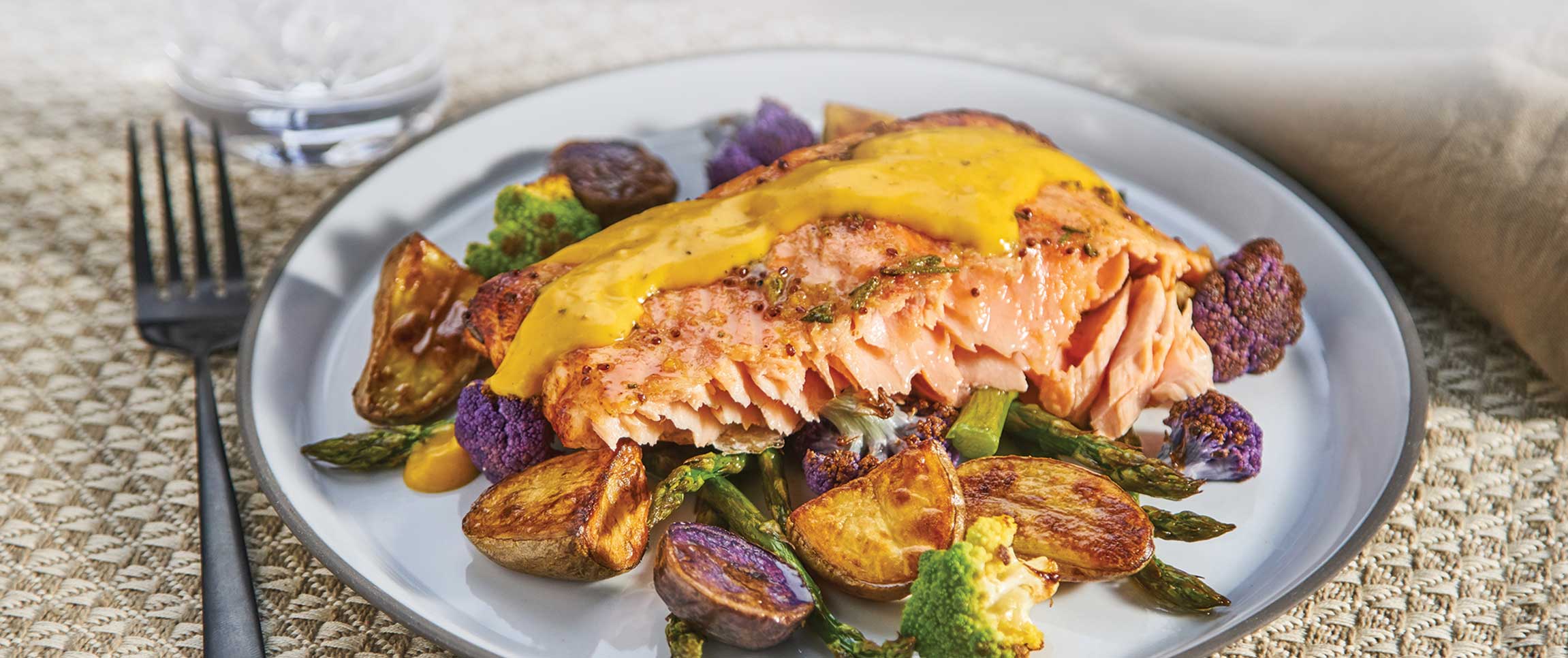 Hero - Full Width/performancefoodservice-recipes-GrilledCedarPlankedSalmon-herofull