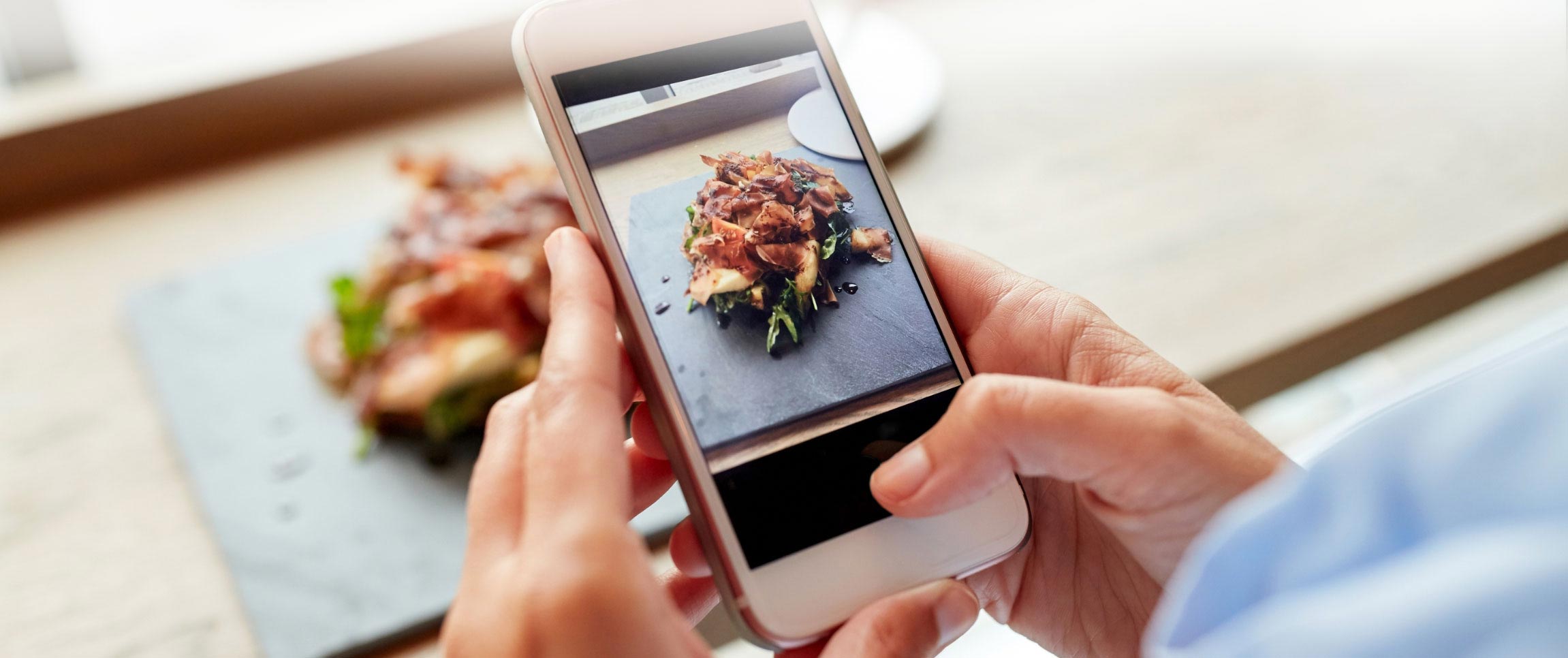 Articles/performancefoodservice-GetInspired-online-reviews-heroFull