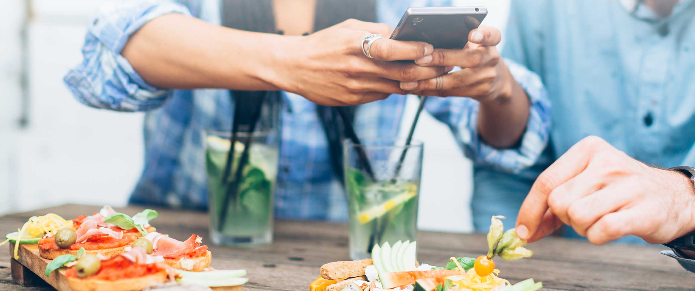 Articles/performancefoodservice-GetInspired-SociallMediaAdvertising-heroFull