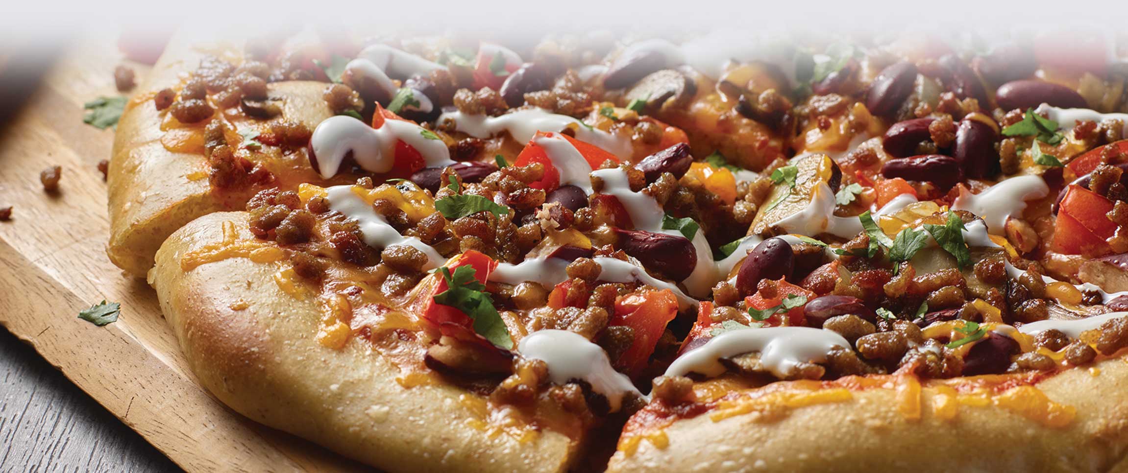 Hero - Full Width/performancefoodservice-recipes-BeefyChiliPizza-herofull