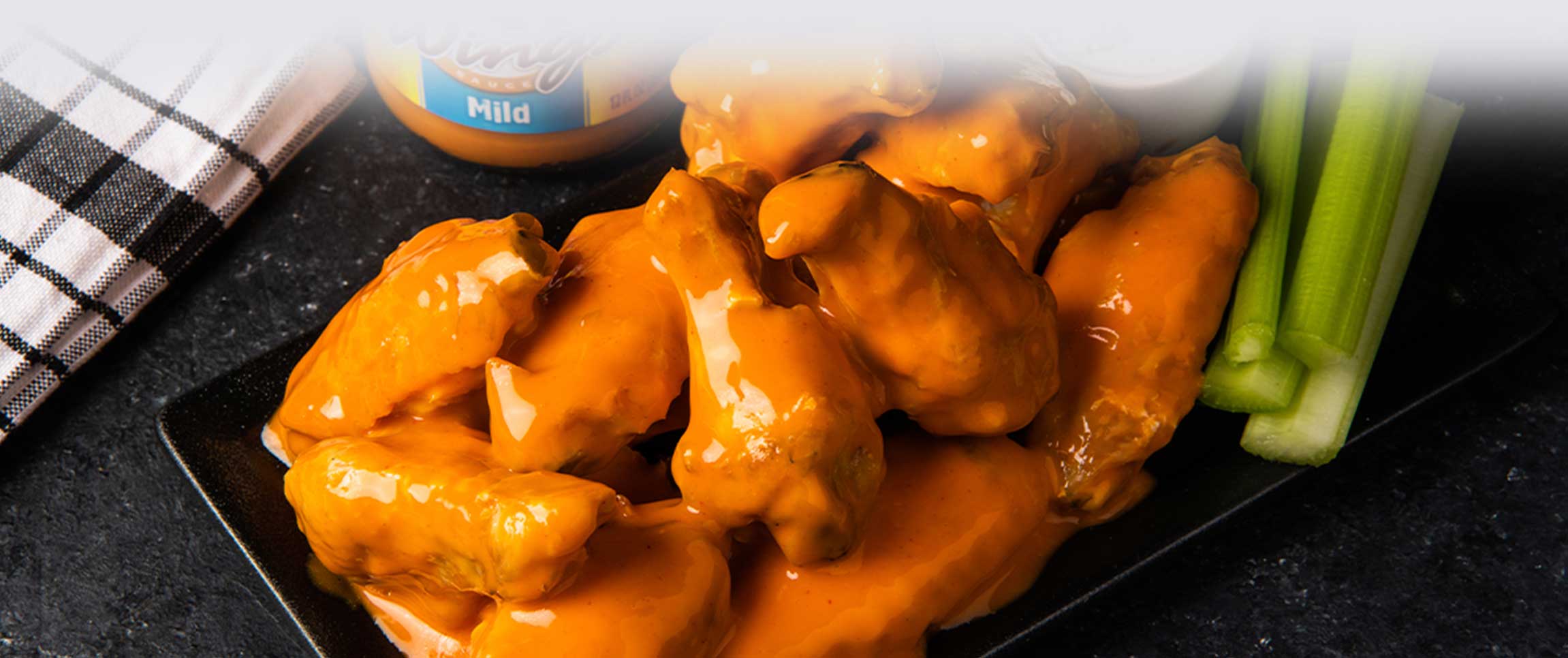 Hero - Full Width/performancefoodservice-recipes-MildChickenWings-herofull