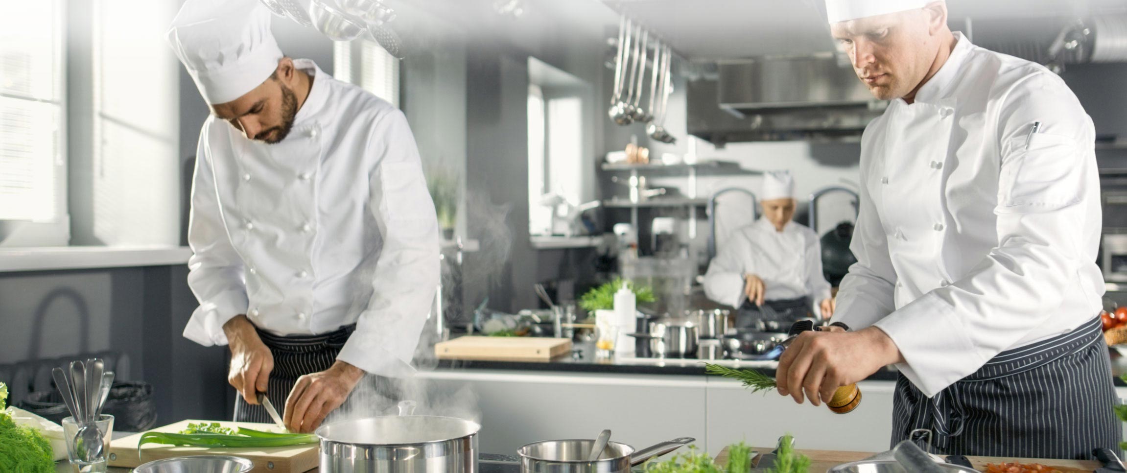 Articles/performancefoodservice-GetInspired-retain-staff-heroFull