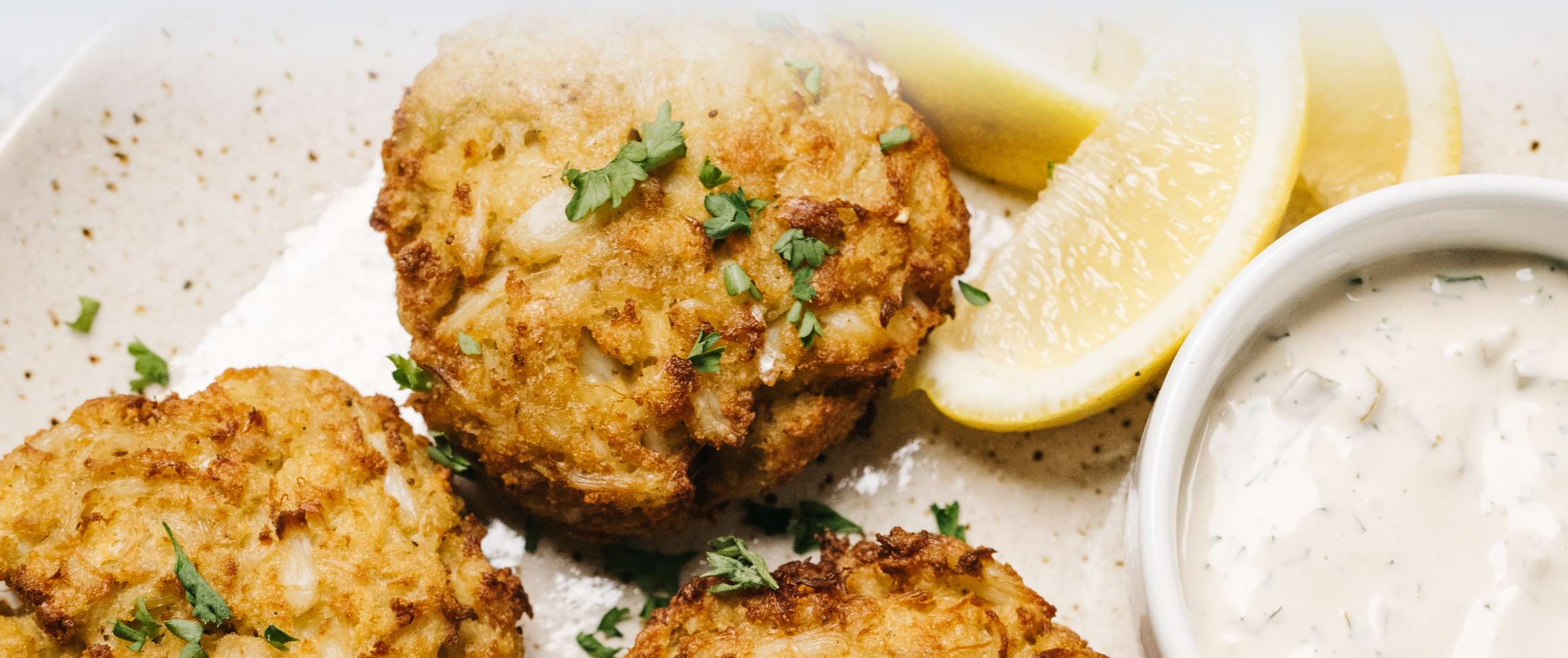 Hero - Full Width/Performancefoodservice-Recipes-Dukes_Crab_Cakes-herofull