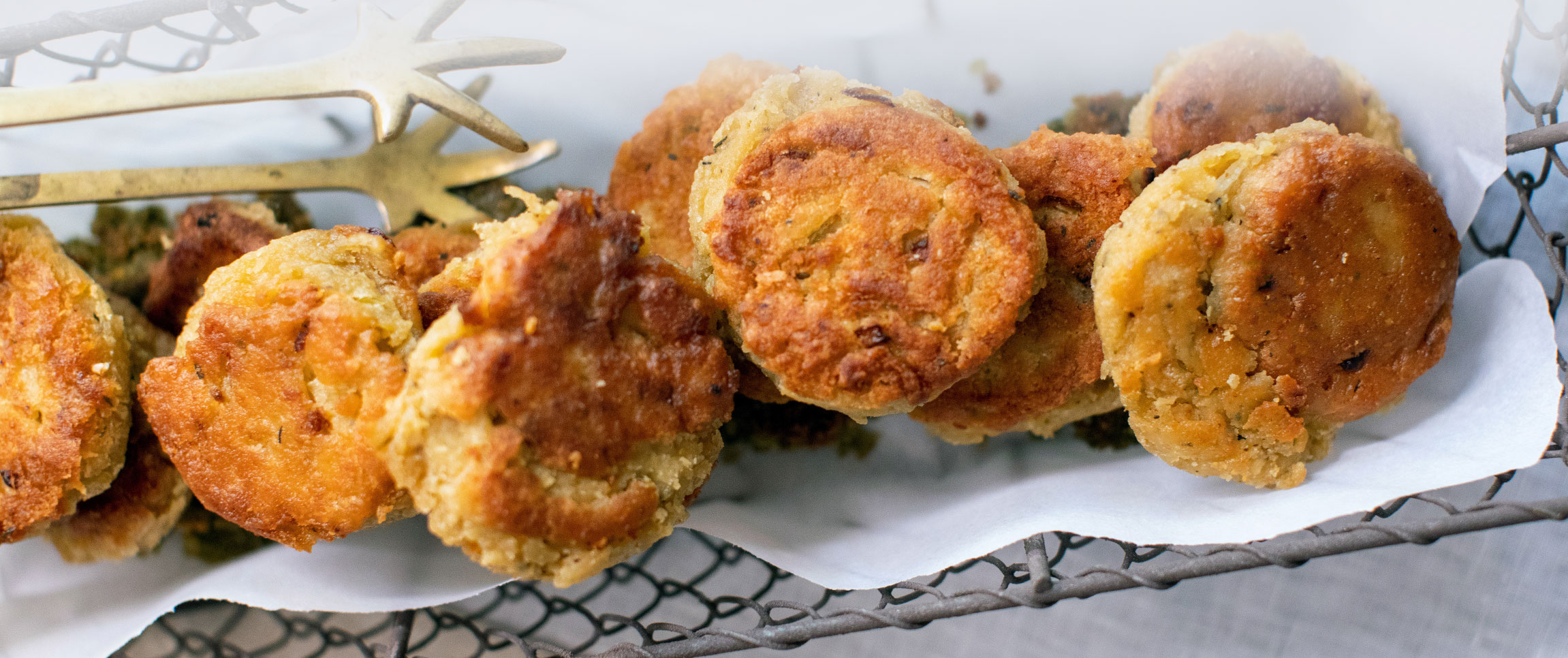 Hero - Full Width/performancefoodservice-Recipe-ZaatarFalafels-herofull