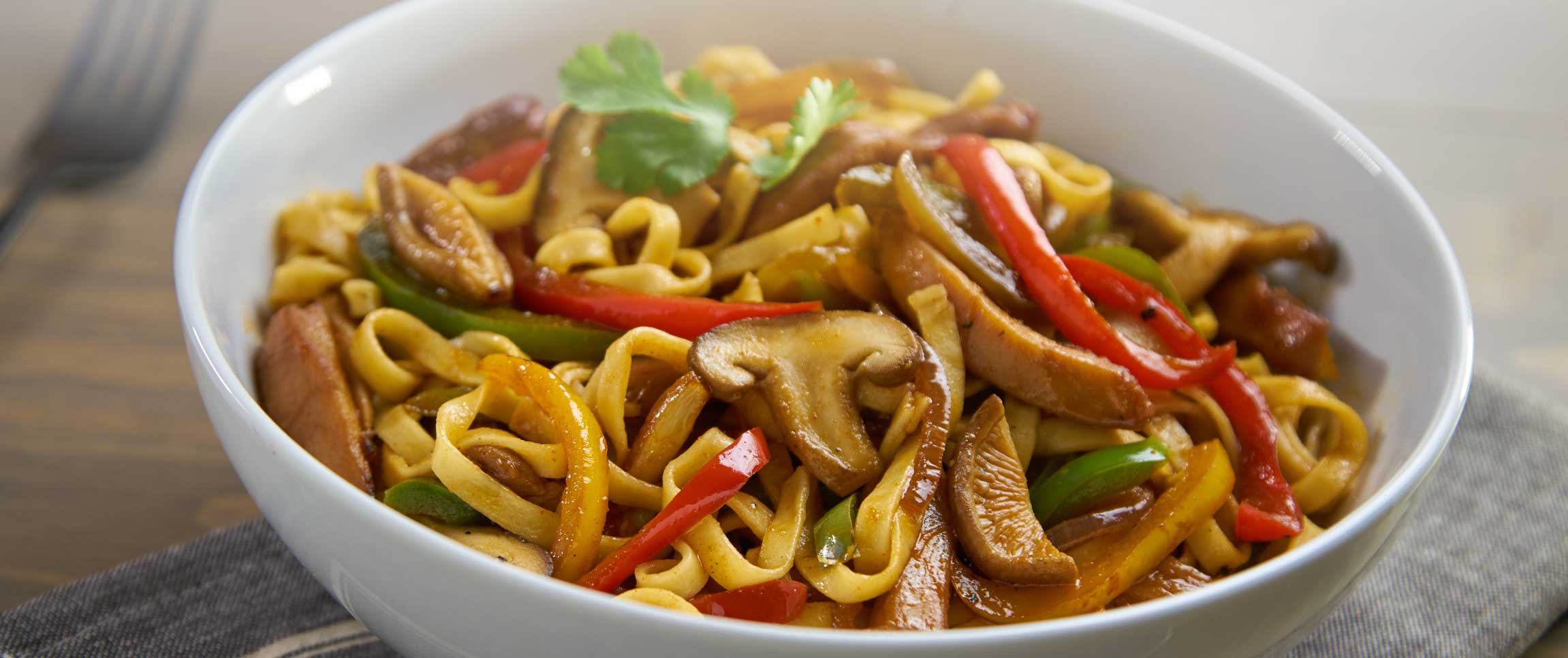 Hero - Full Width/performancefoodservice-Recipes-MalaChickenAndMushroomLoMein-herofull