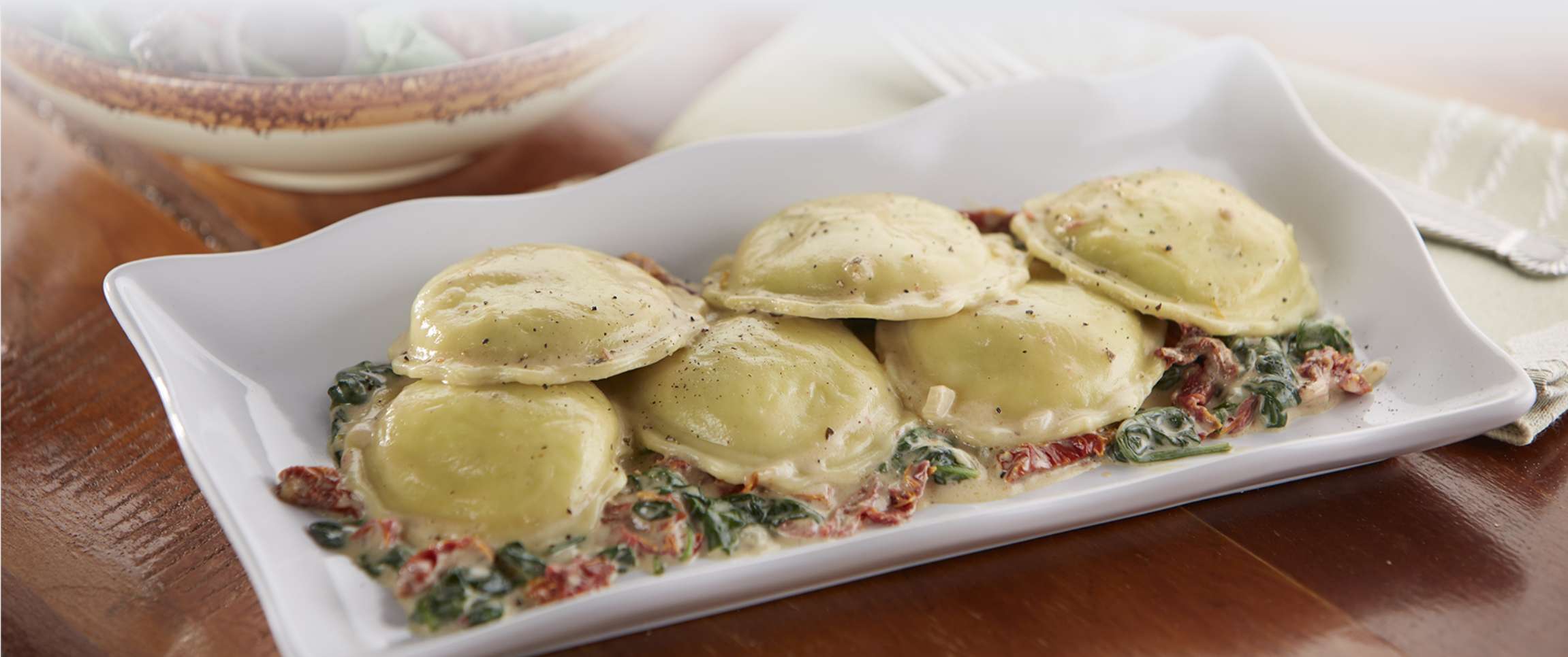 Hero - Full Width/Performancefoodservice-Recipes-Cheese_Ravioli_Pesto_Cream_Sauce-herofull
