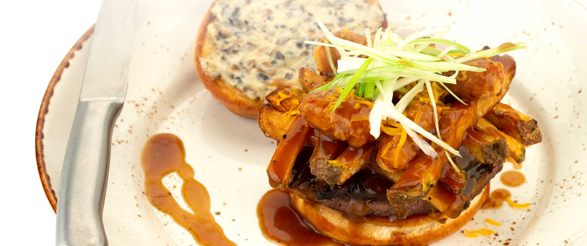 Hero - Full Width/performancefoodservice-Recipes-PoutineBurger-HeroFull