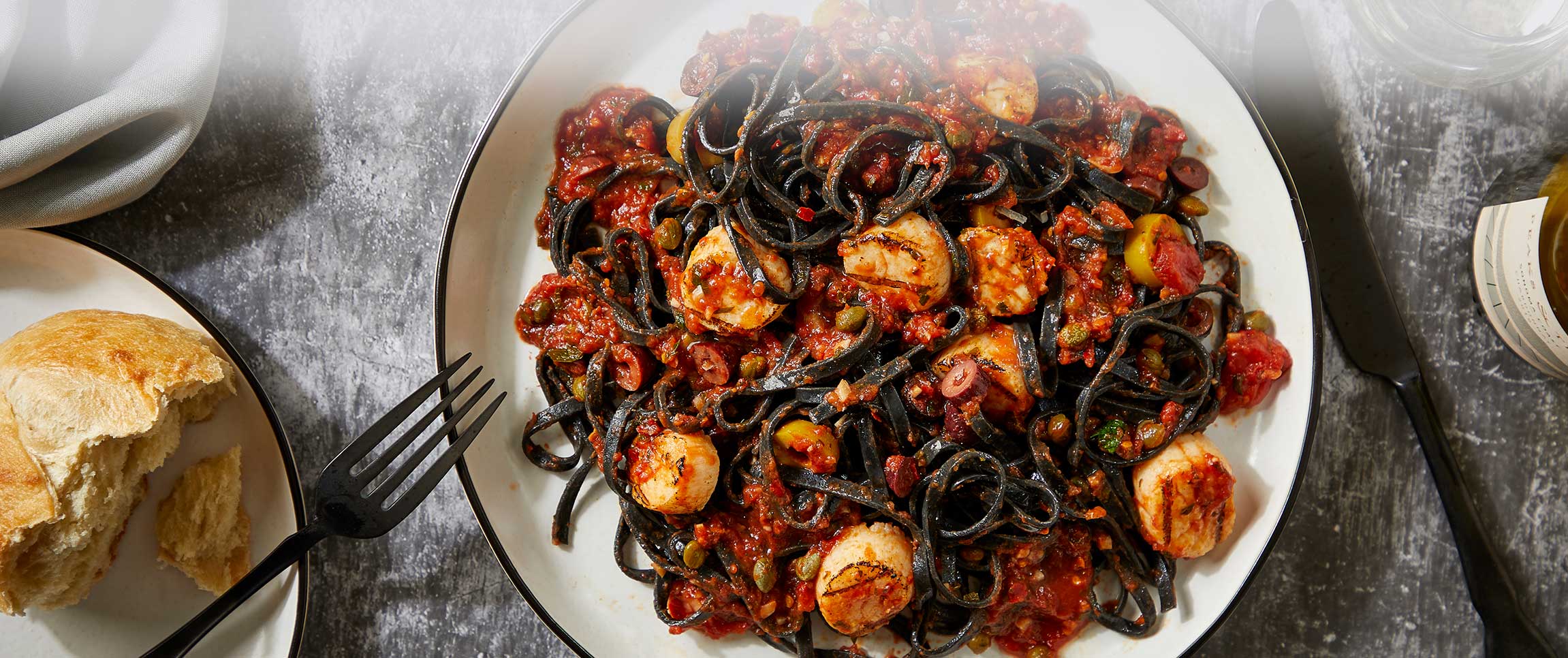 Hero - Full Width/performancefoodservice-DishRecipes-GrilledScallopsSquidInkLinguine-HeroFull