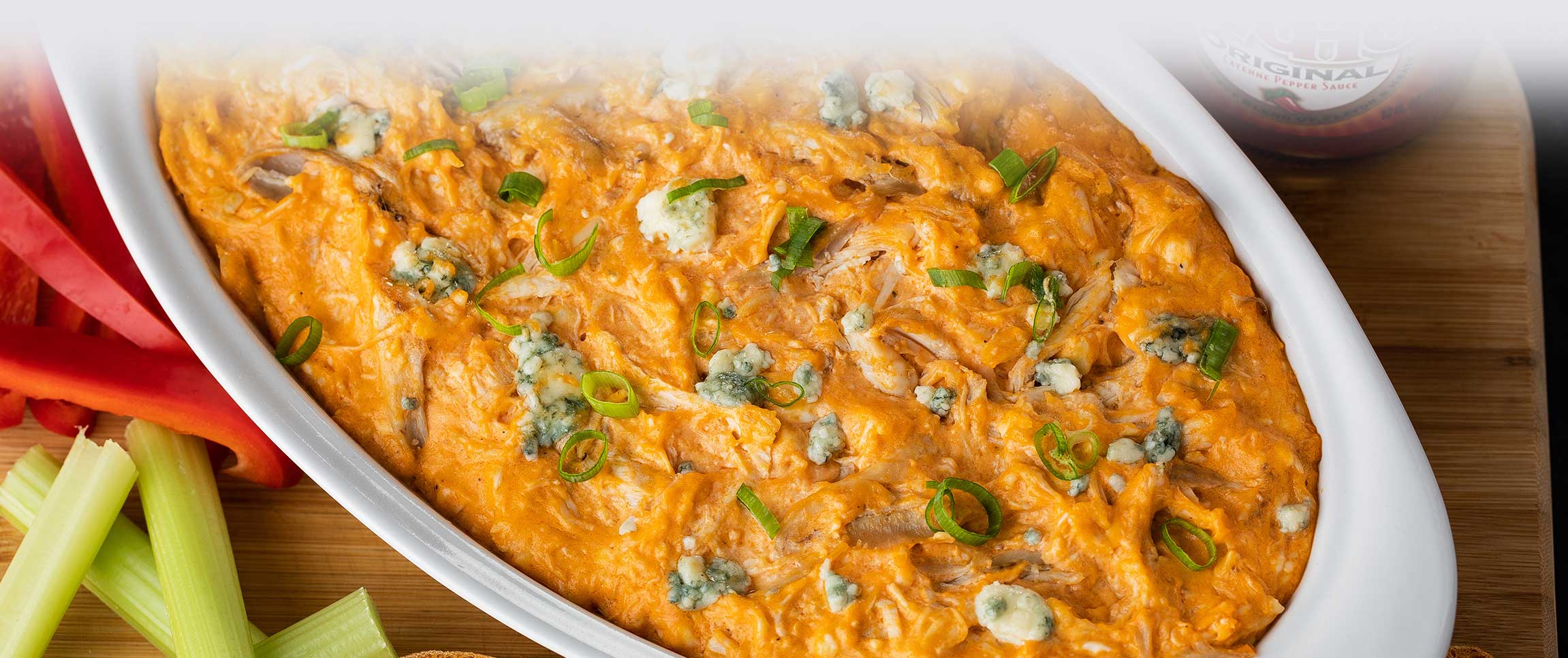 Hero - Full Width/performancefoodservice-recipes-FranksRedhotBuffaloChickenDip-herofull