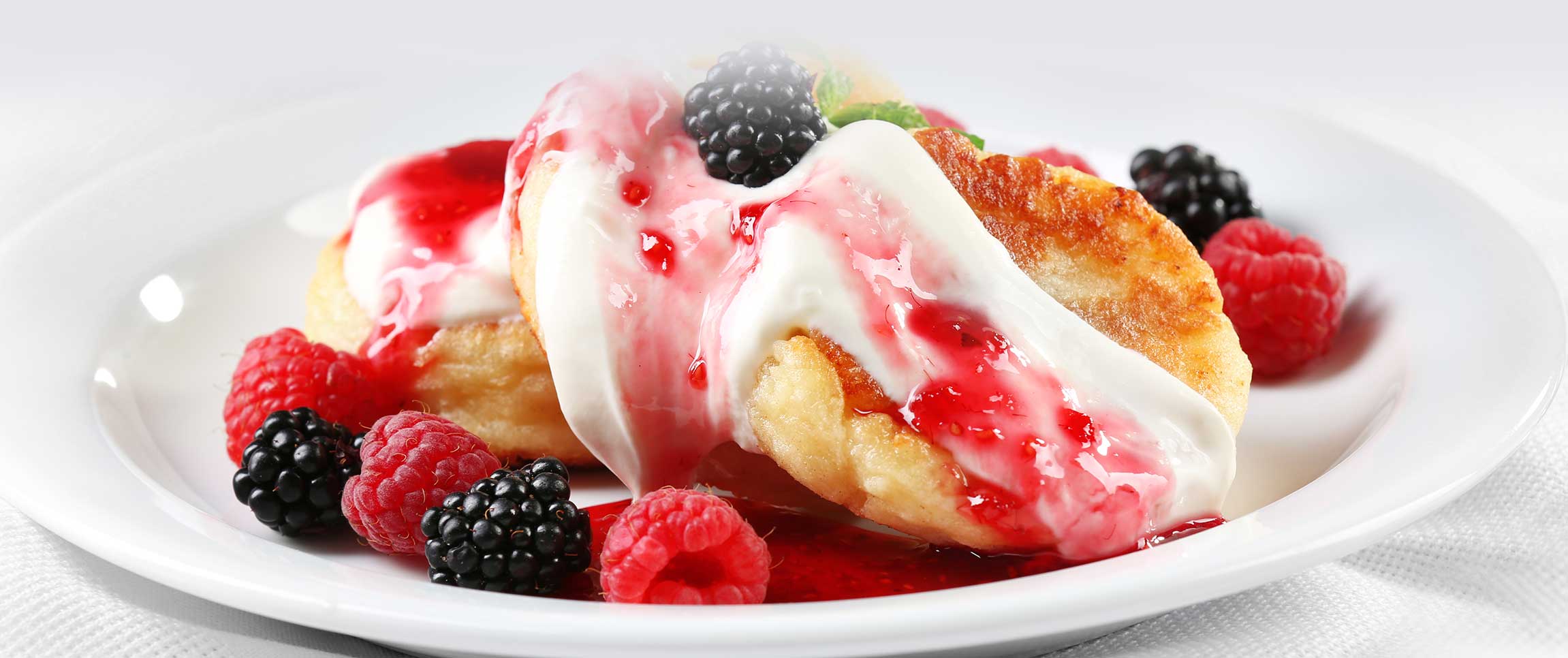 Hero - Full Width/performancefoodservice-recipes-BerryFritters-herofull