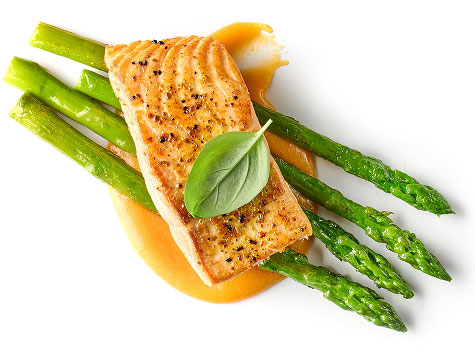 Salmon fillet with asparagus