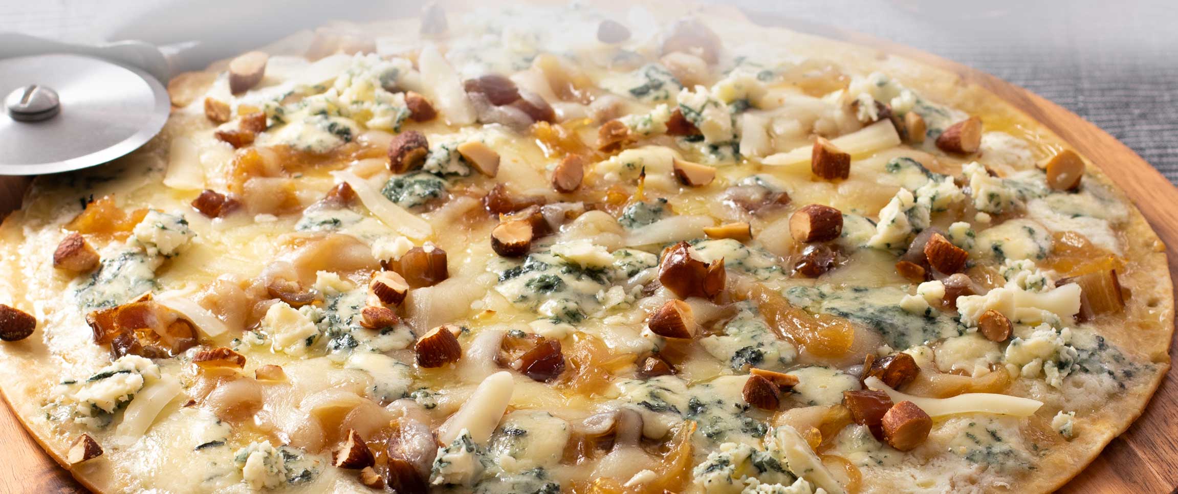 Hero - Full Width/performancefoodservice-recipes-SaltySweetBlueCheesePizza-herofull