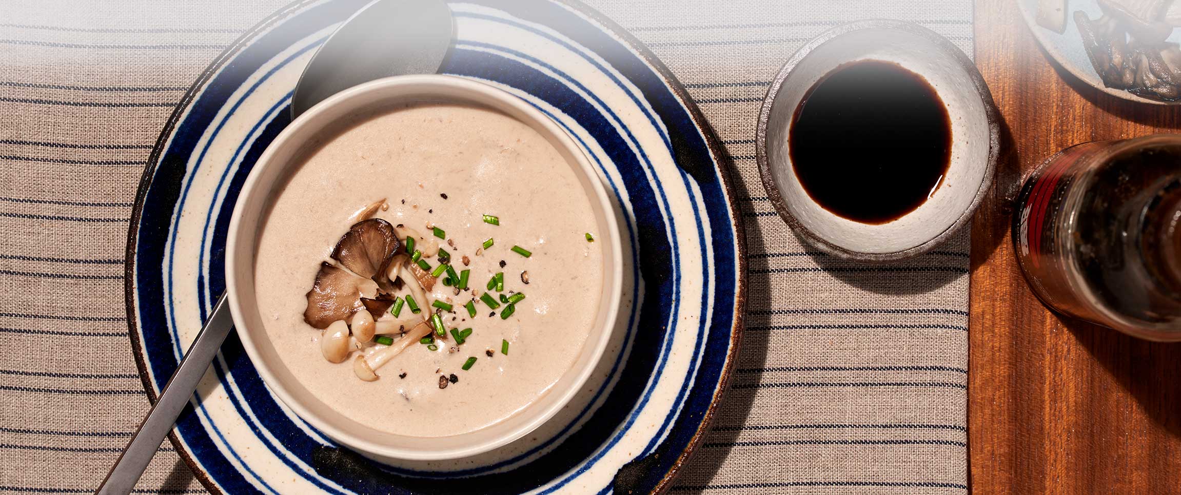 Hero - Full Width/performancefoodservice-recipes-CreamyMisoMushroomSoup-herofull