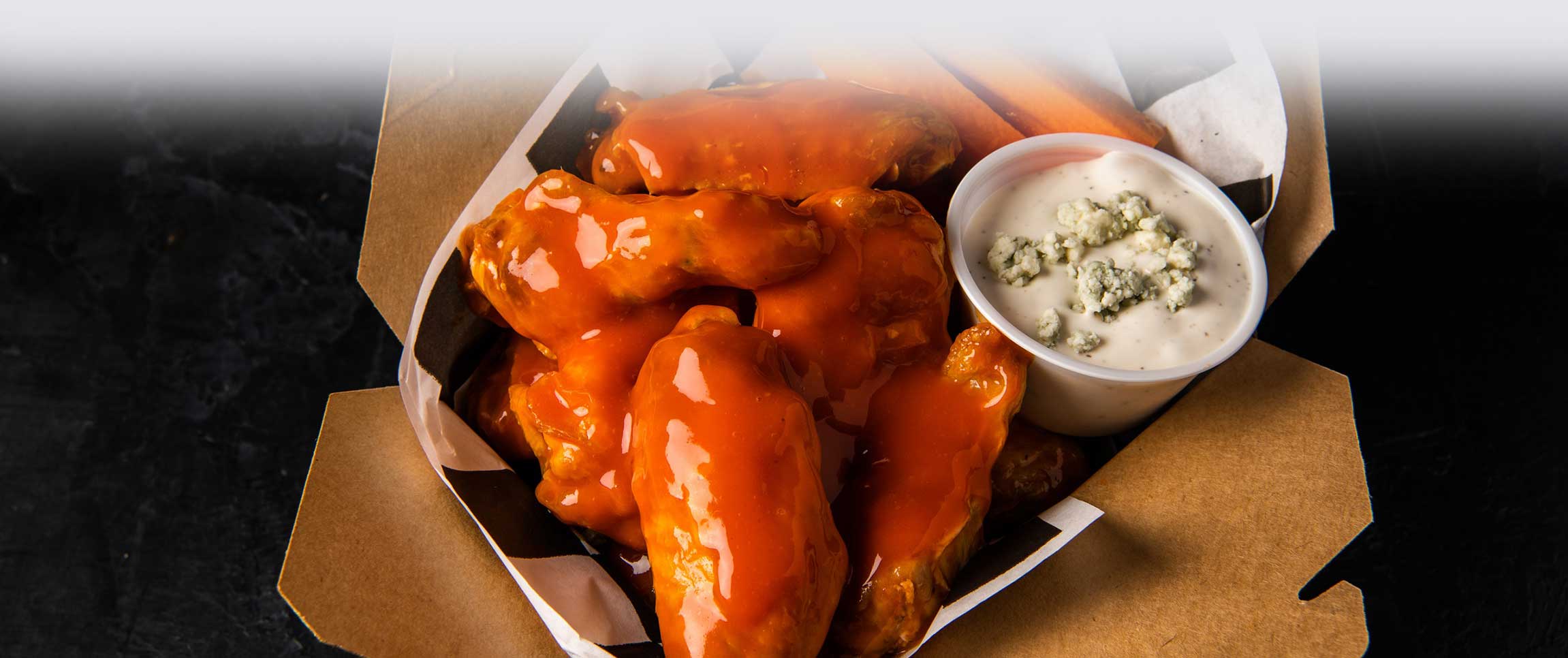 Hero - Full Width/performancefoodservice-recipes-FranksRedhotGarlicBuffaloChickenWings-herofull