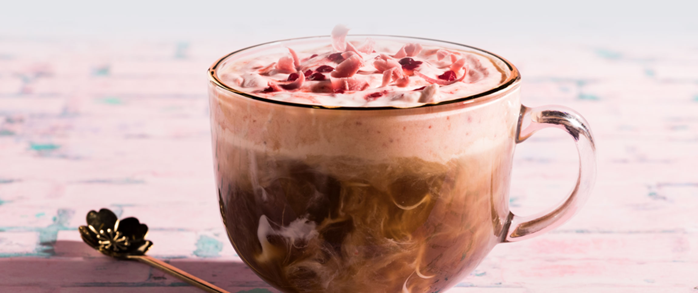 Hero - Full Width/performancefoodservice-recipes-WhiteChocRaspIcedCoffee-herofull