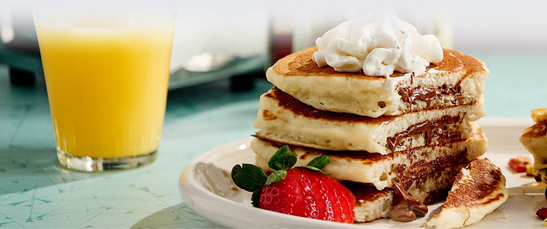 Hero - Full Width/performancefoodservice-DishRecipes-Nutella_Pancakes-herofull
