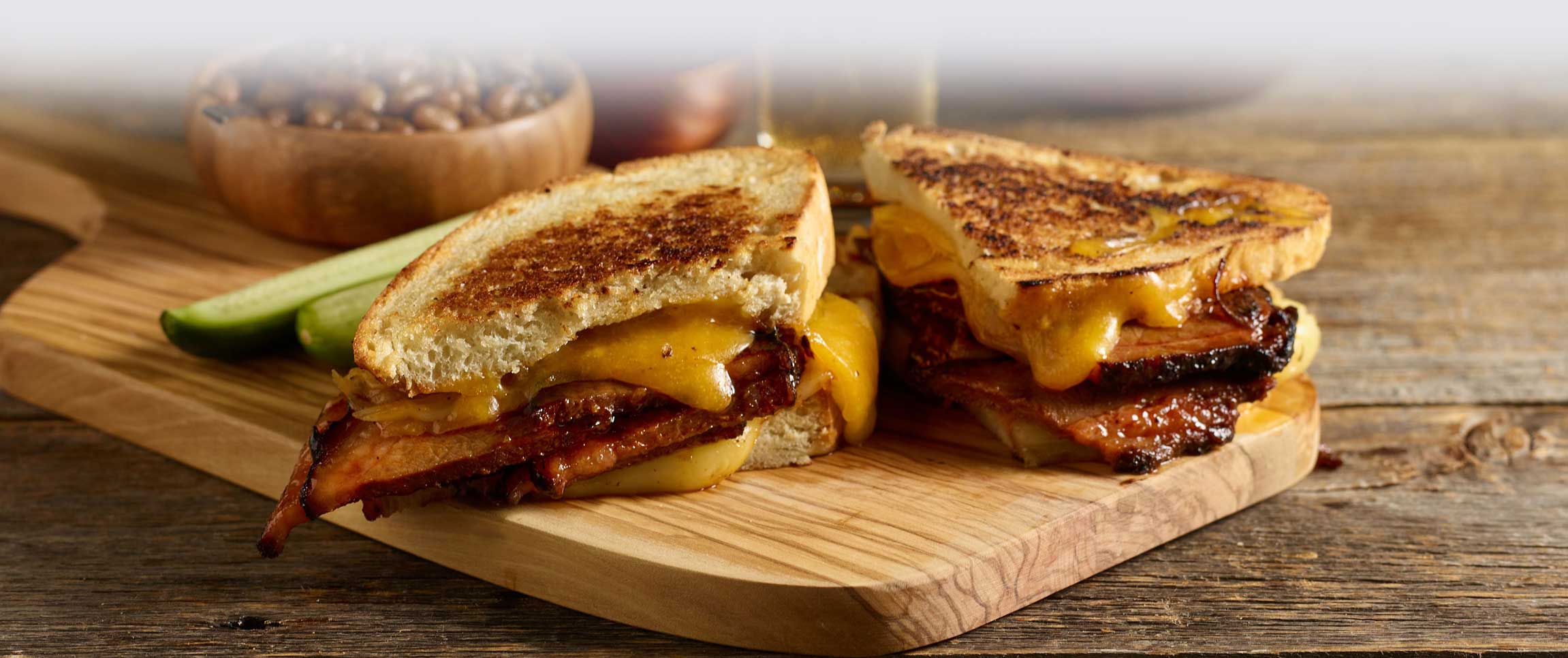Hero - Full Width/performancefoodservice-recipes-SadlersbrisketGrilledCheese-herofull