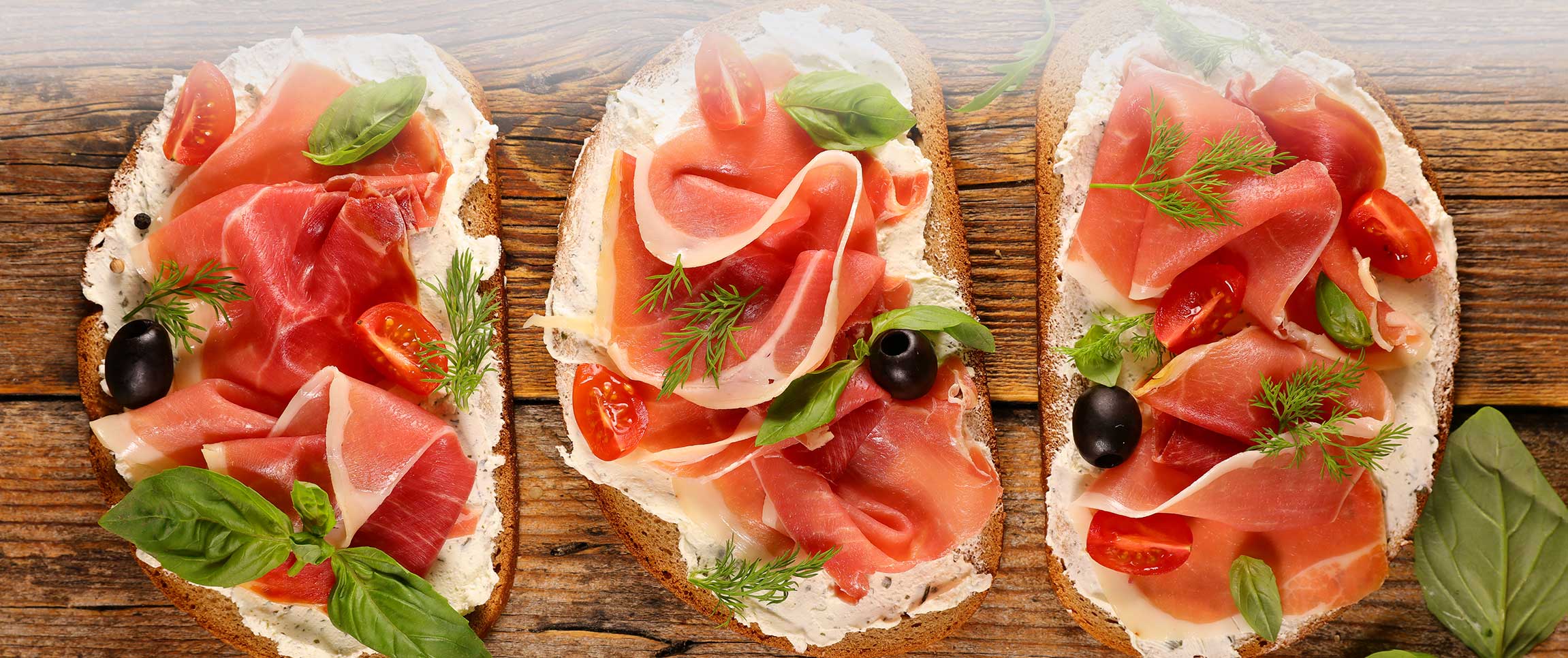 Hero - Full Width/Performancefoodservice-Recipe-Prosciutto_Reserve_Crostini-HeroFull