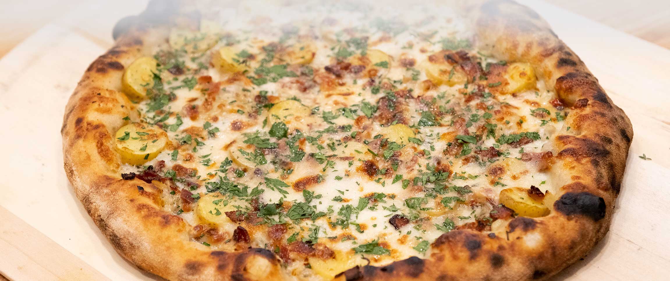 Hero - Full Width/performancefoodservice-recipes-TheWharfPizza-herofull