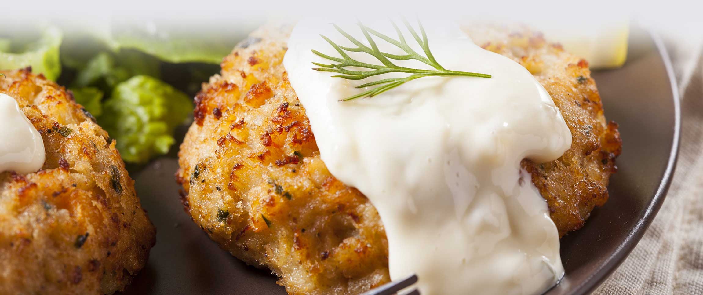 Hero - Full Width/performancefoodservice-recipes-CrabCakewithRemouladeSauce-herofull