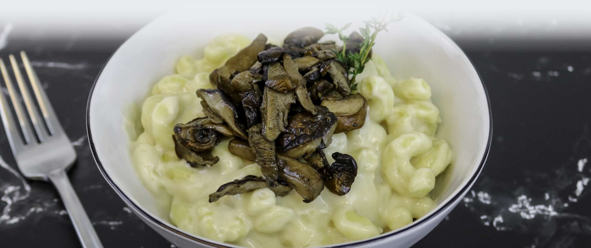 Hero - Full Width/performancefoodservice-Recipes-Mushroom_Gruyere_Mac-heroFull
