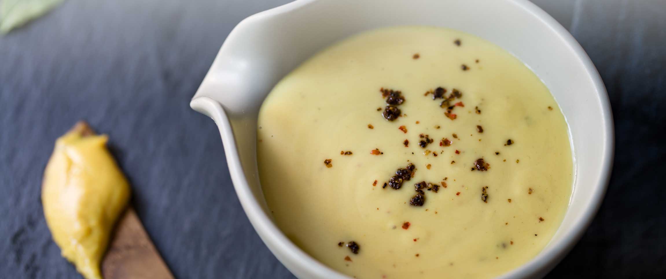 Hero - Full Width/performancefoodservice-Recipes-JalapenoHoneyMayo-heroFull