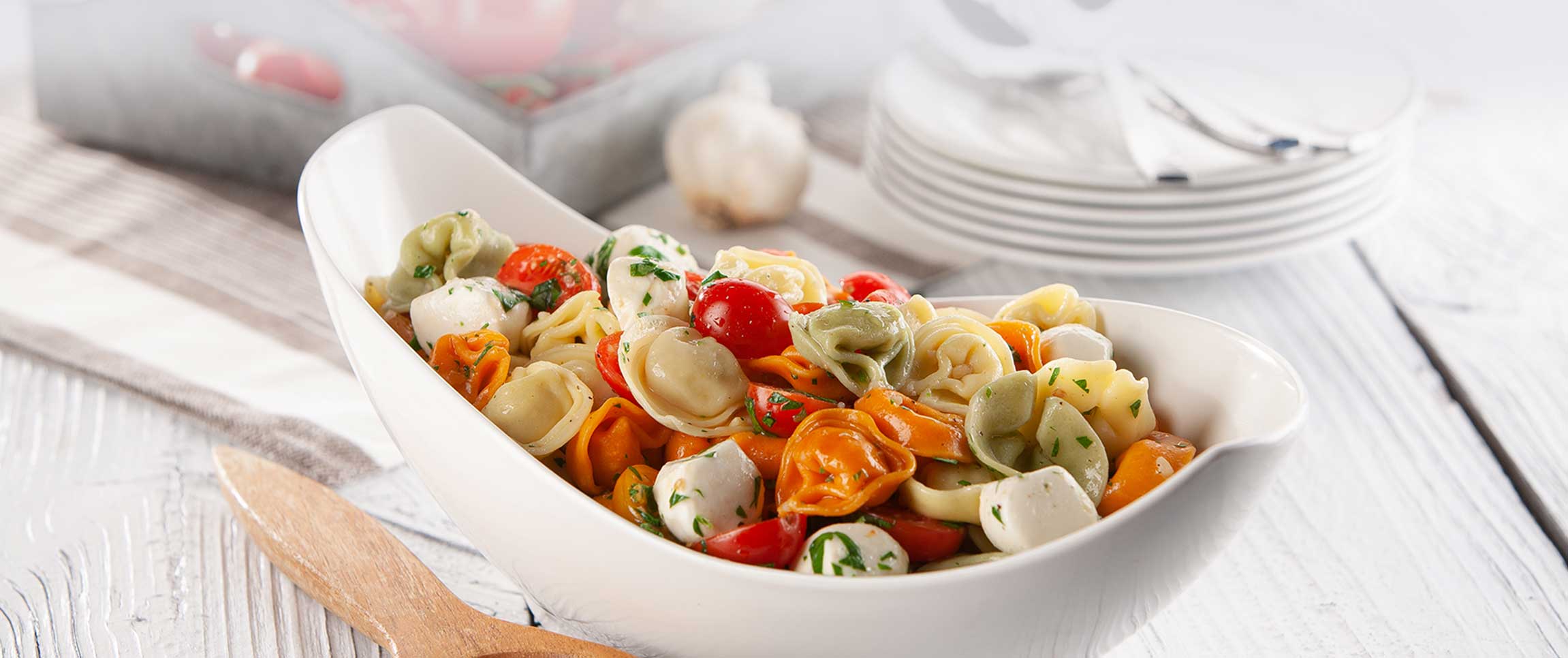 Hero - Full Width/Performancefoodservice-recipe-tortellinicapresesalad-herofull