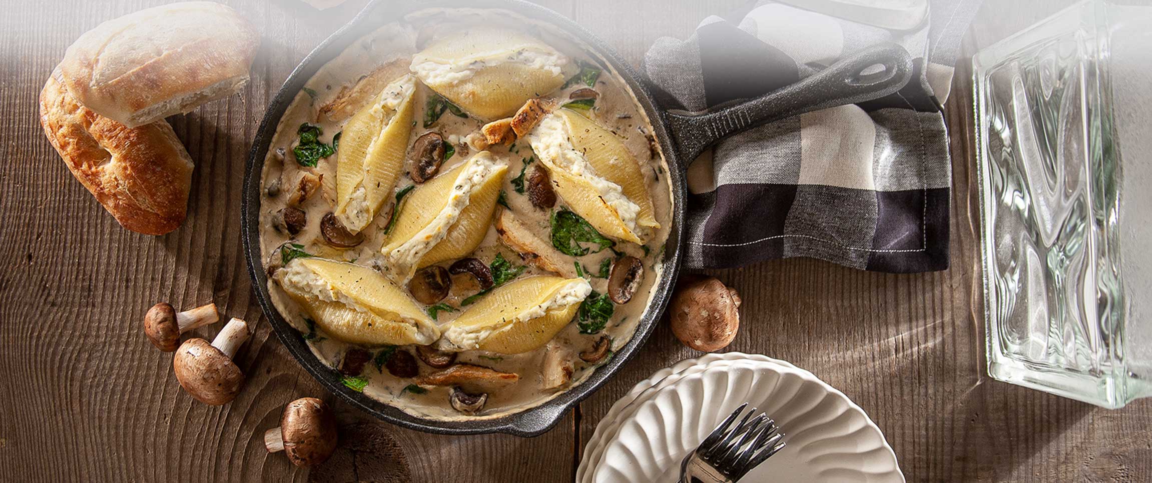 Hero - Full Width/performancefoodservice-recipes-Chicken_Florentine_Stuffed_Shells-HeroFull