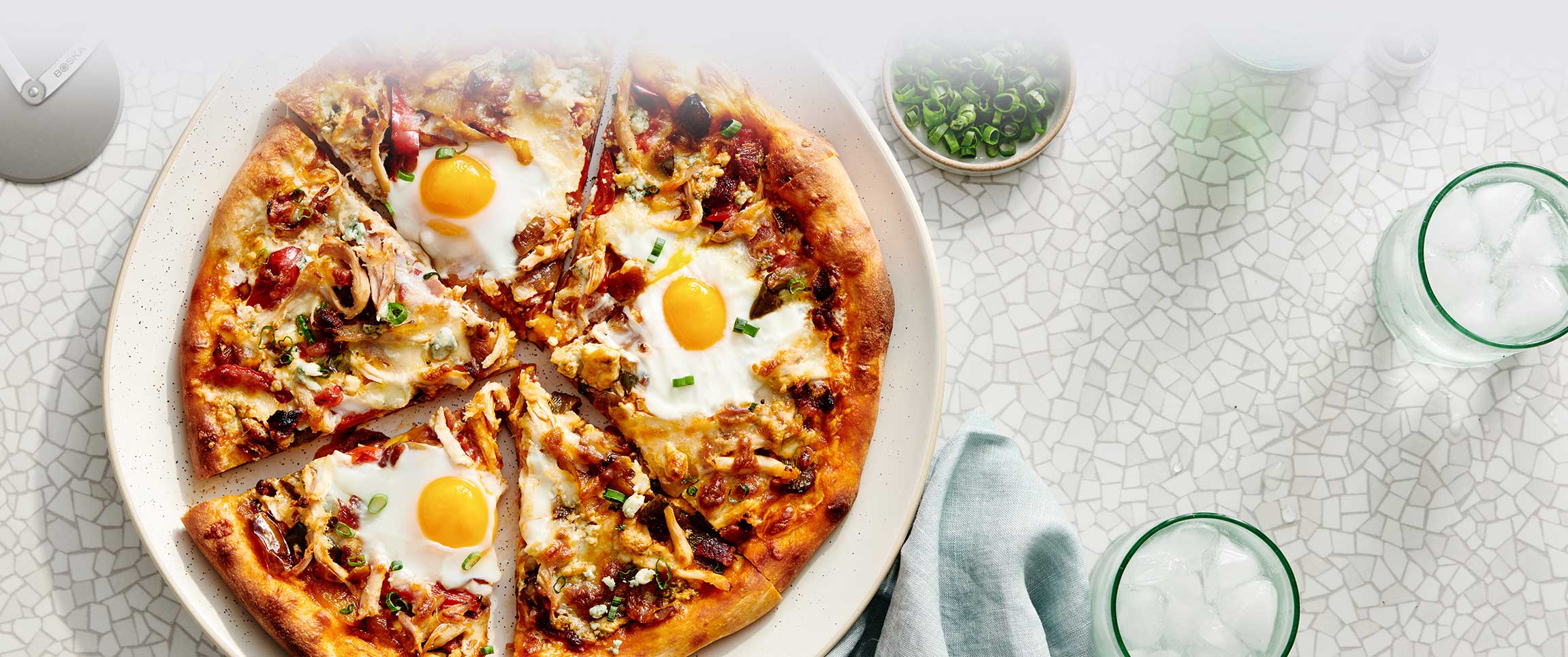 Hero - Full Width/Performancefoodservice-DISHRecipes-SunriseBuffaloPizza-HeroFull